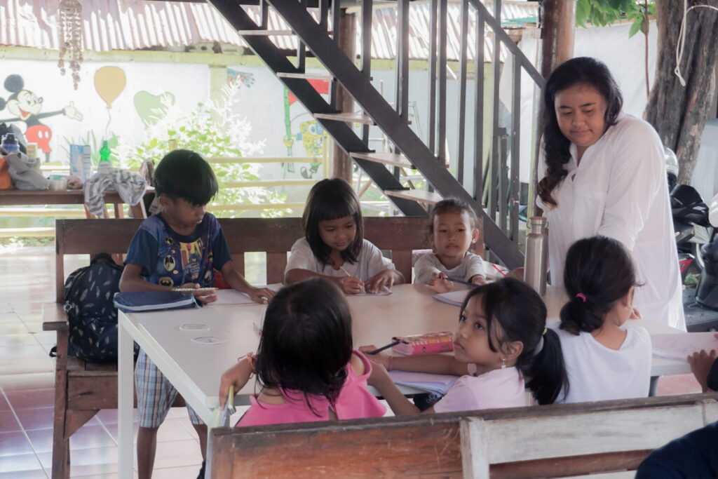 ibu jalanan bali