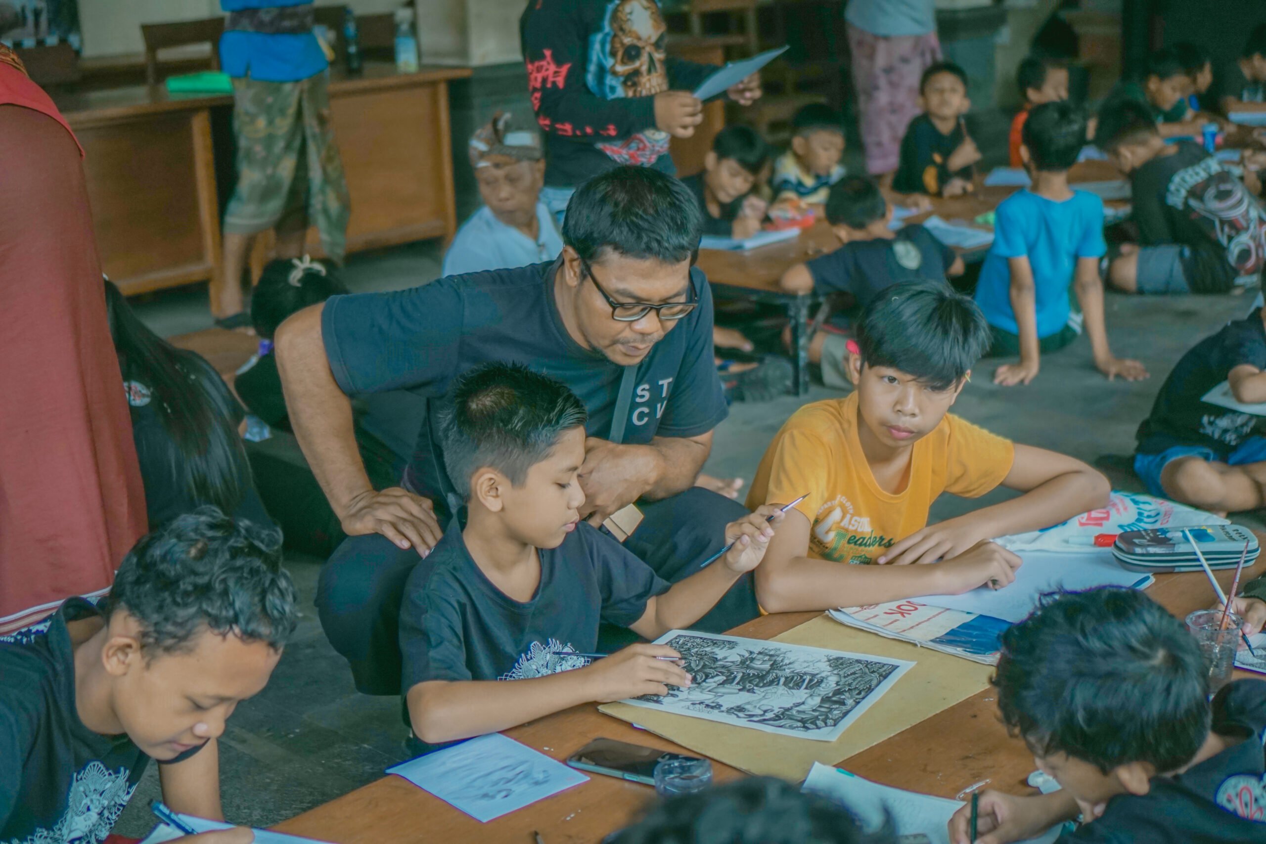 lukisan gaya batu budaya desa batu bali