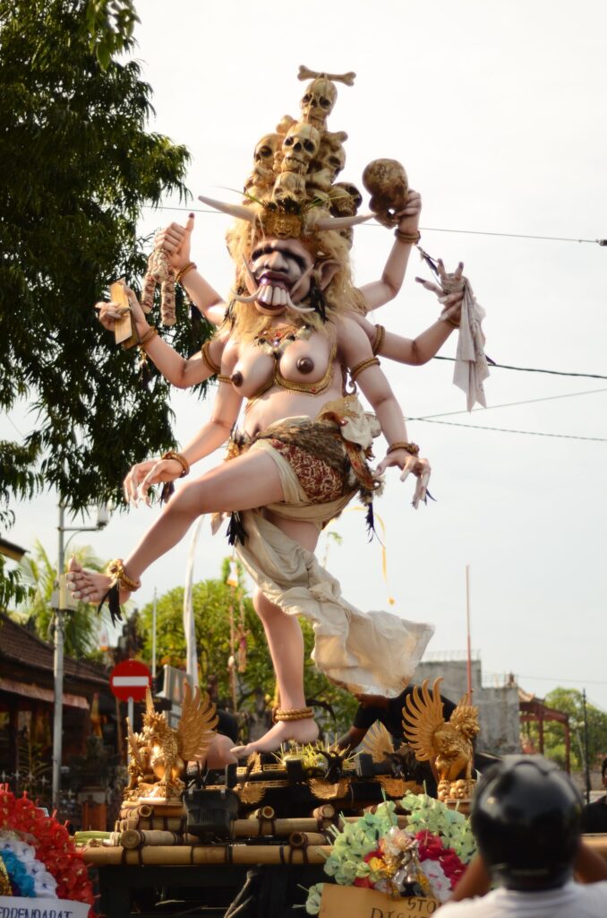 Ogoh Ogoh-Ogoh karya Tainsiat Denpasar foto karya patung pemenang penghargaan Cari Manik patung Bali