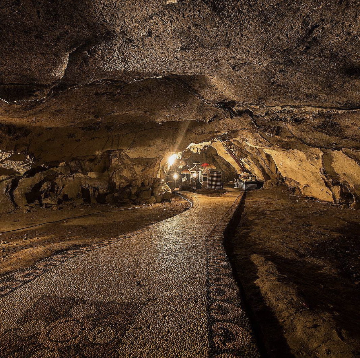 Templo da caverna Giri Putri