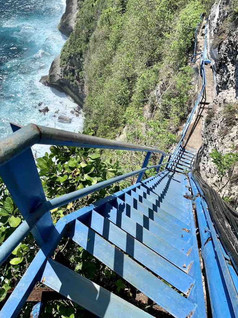 Cachoeira Peguyangan-Nusa Penida Escada azul