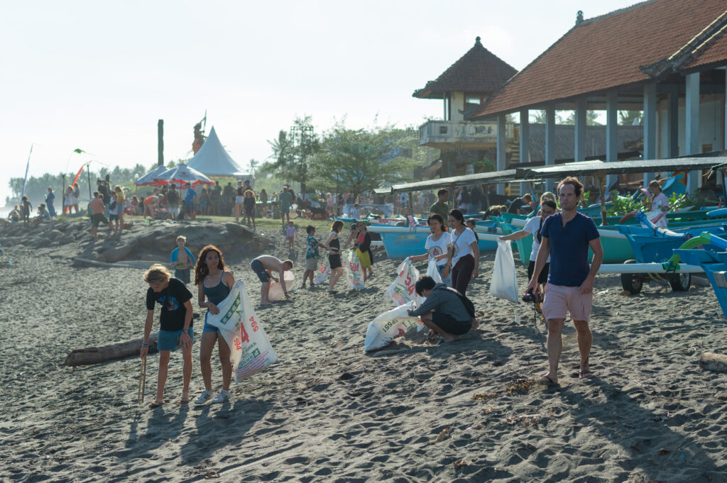 uau, festival de limpeza de praia